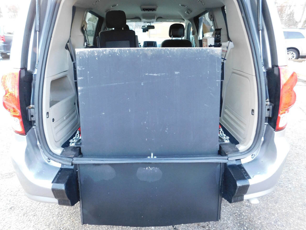 Used 2017 Dodge Grand Caravan SE w/ Power Window Group image 5