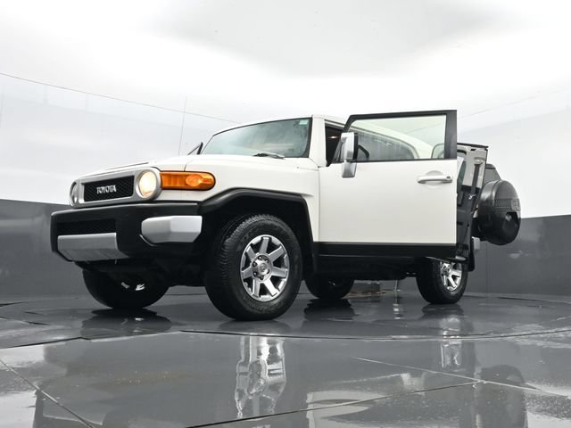 Used 2014 Toyota FJ Cruiser 4WD w/ Upgrade Package image 31