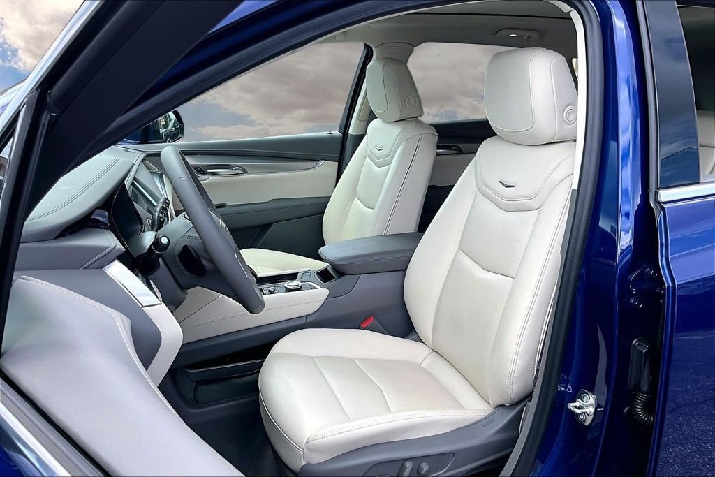 Certified 2025 Cadillac XT5 Premium Luxury FWD image 21
