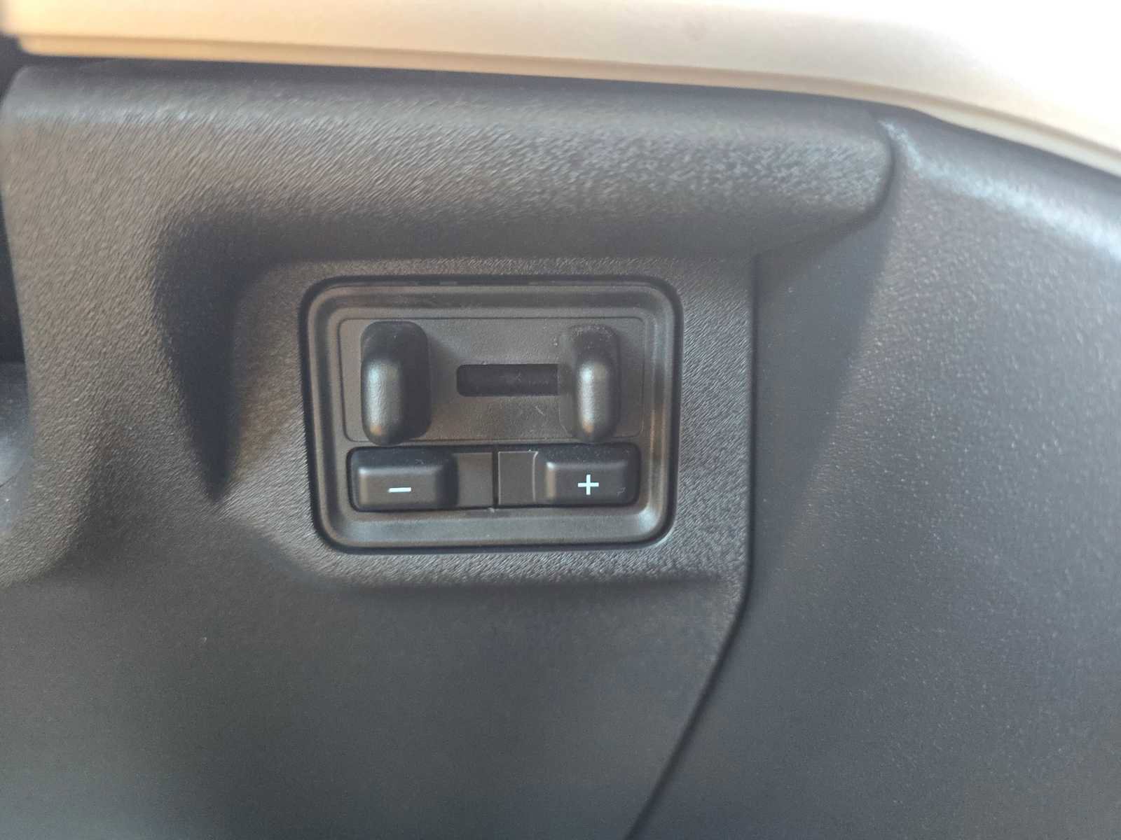 Used 2025 Ford Expedition Active AWD/4WD image 33