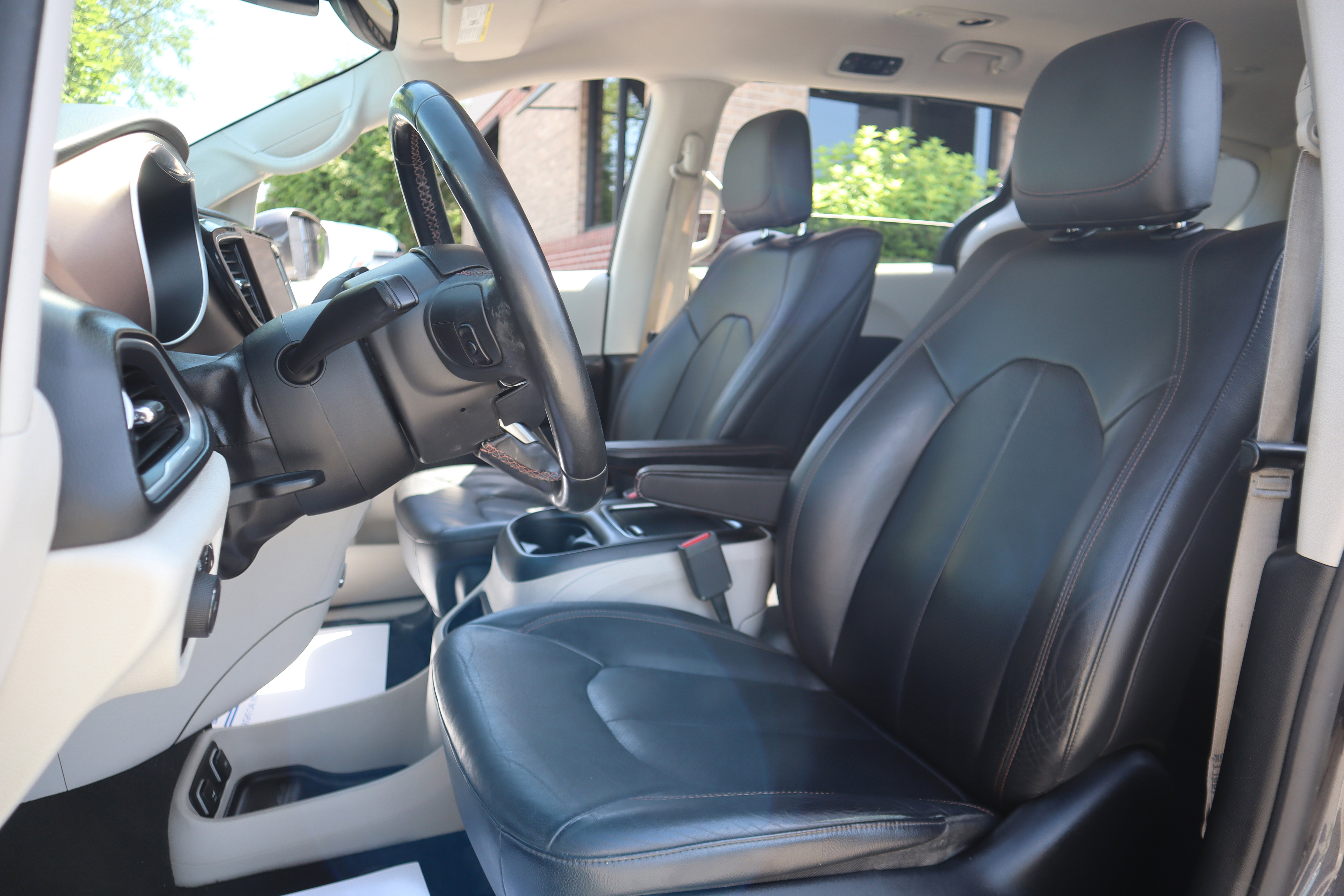 Used 2018 Chrysler Pacifica Touring-L Plus FWD image 25