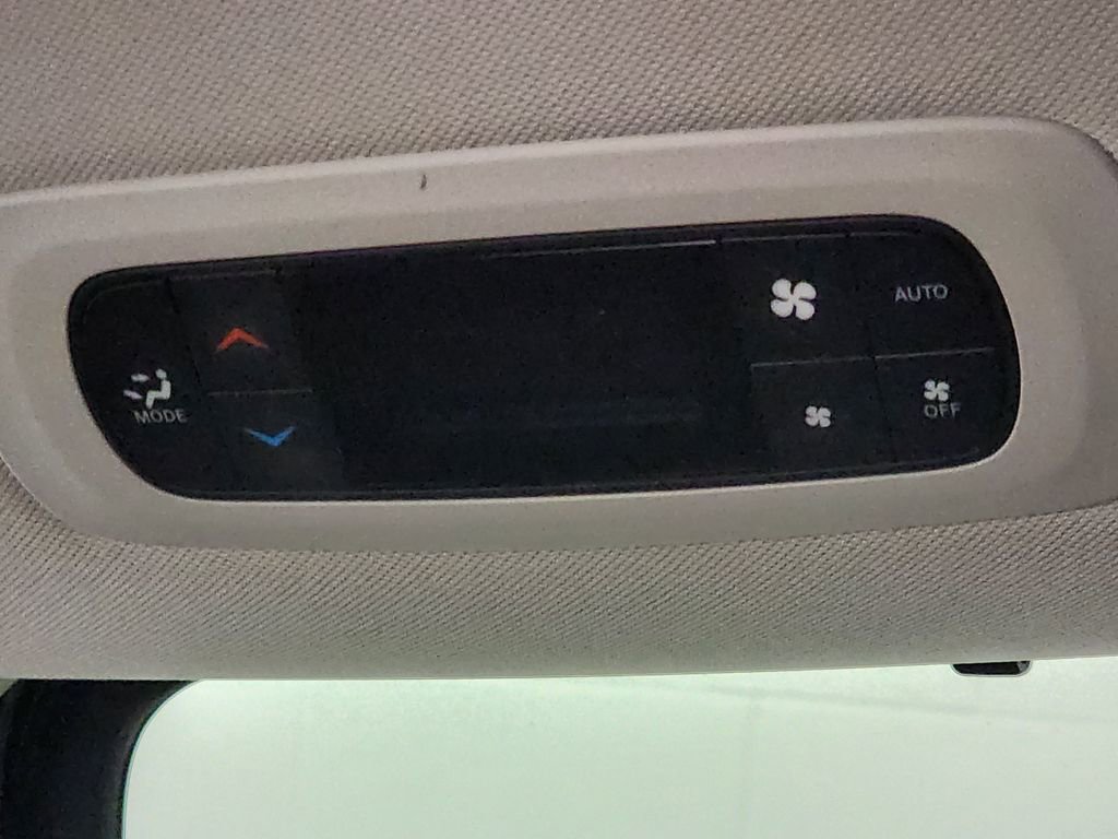 Used 2024 Chrysler Pacifica Touring-L image 24