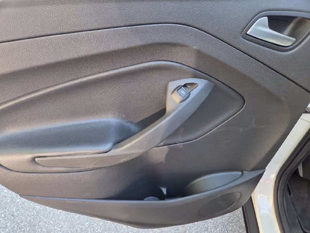 Used 2017 Ford Escape SE FWD image 34