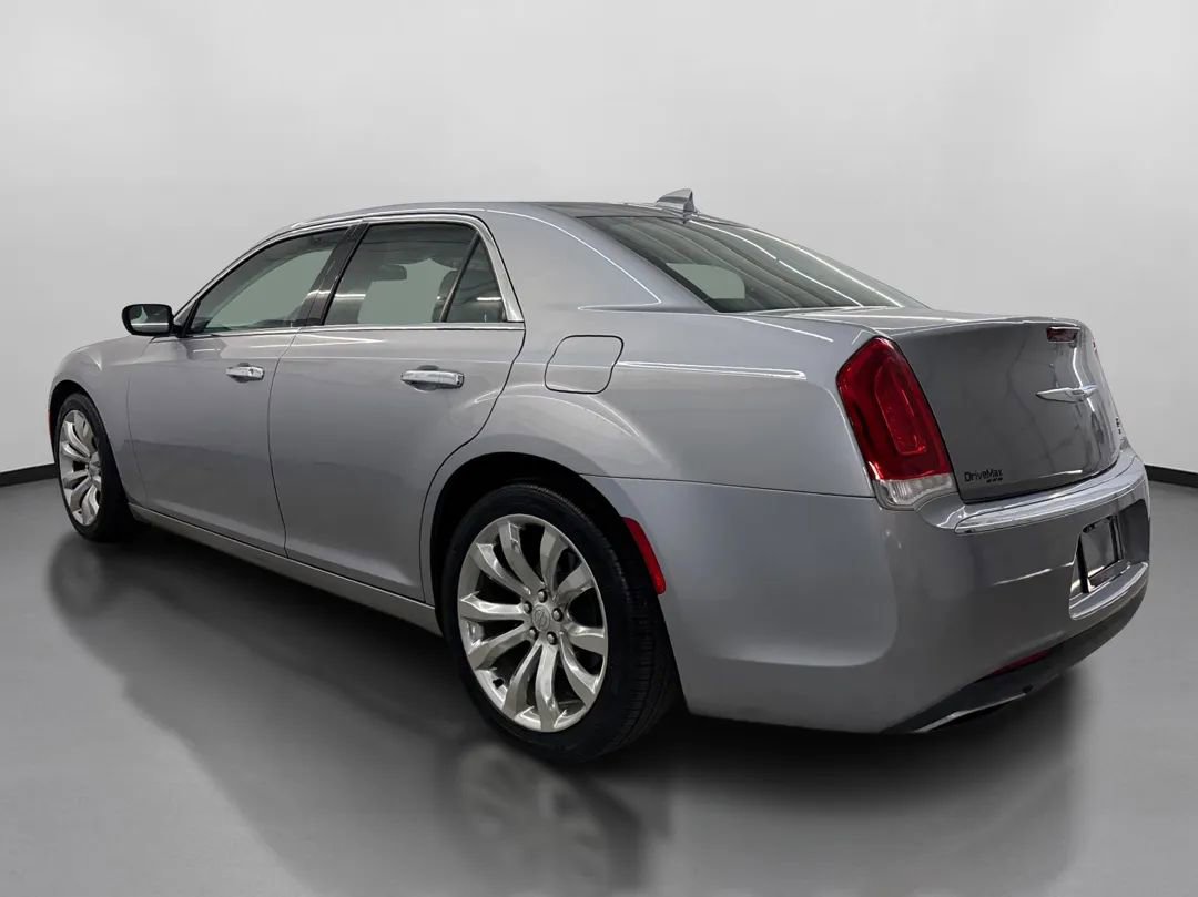 Used 2017 Chrysler 300 C image 7