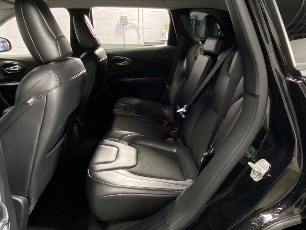 Used 2021 Jeep Cherokee Trailhawk AWD/4WD image 27