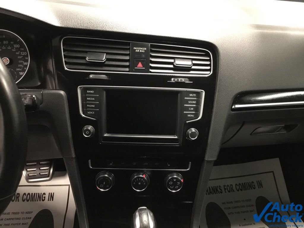 Used 2017 Volkswagen GTI SE image 43