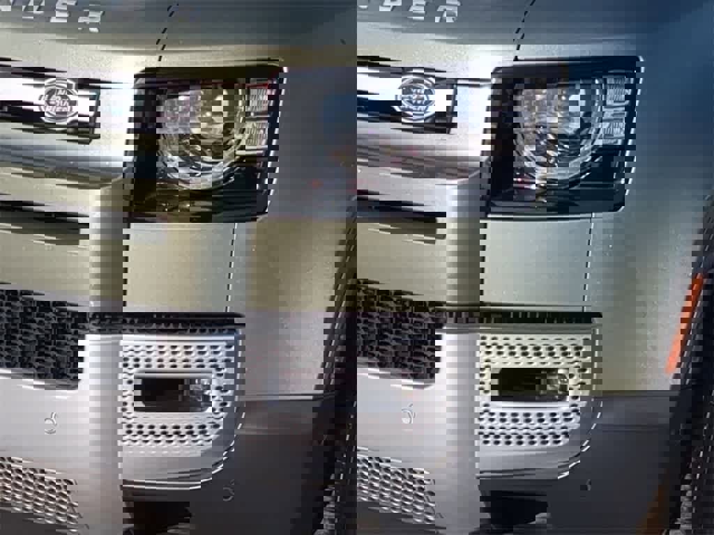 Used 2022 Land Rover Defender 110 SE image 10