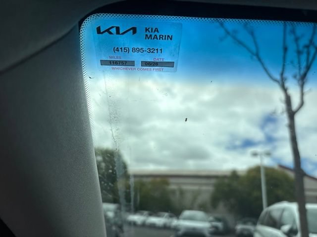 Used 2017 Kia Niro EX FWD image 10