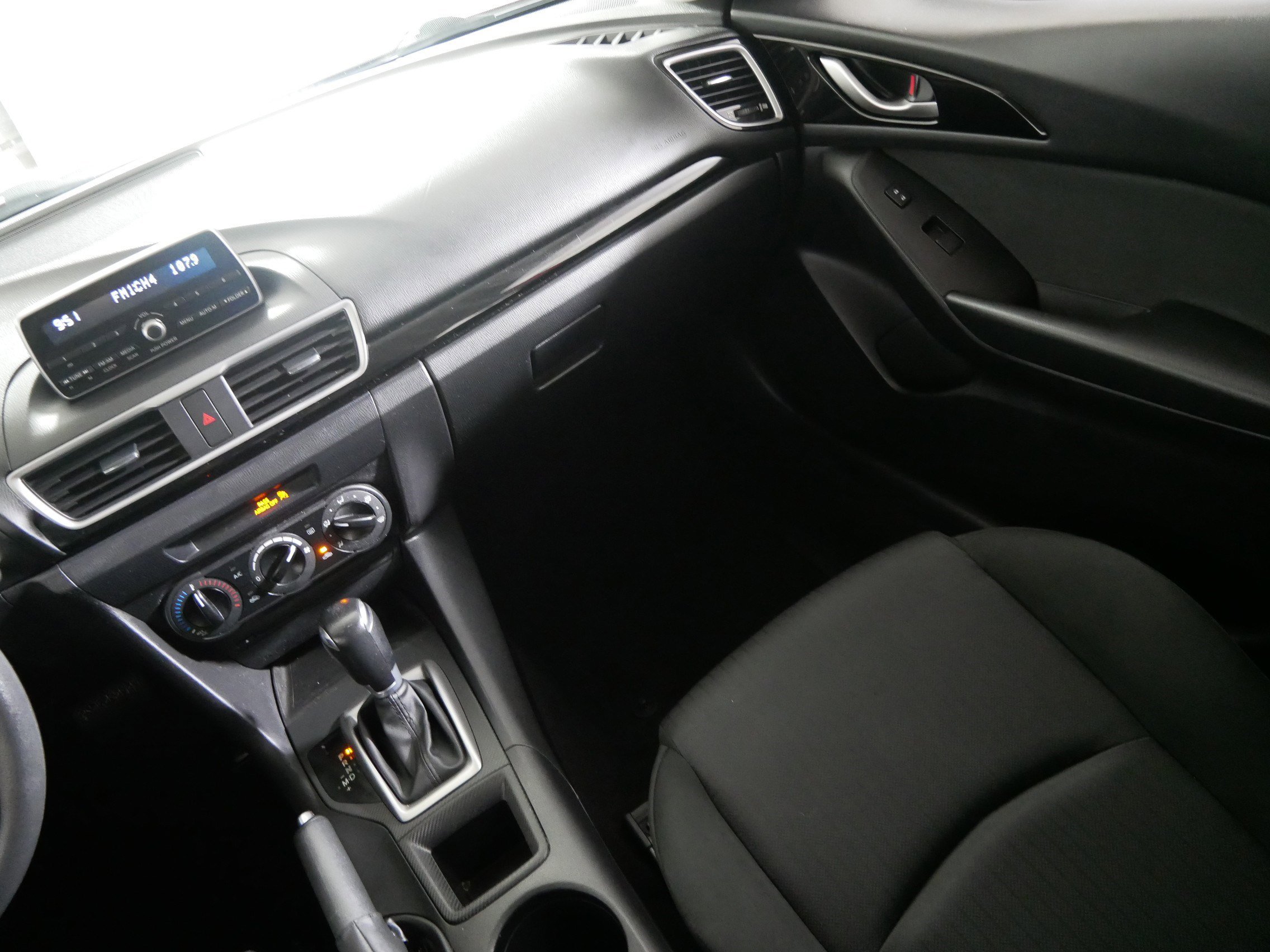 Used 2014 MAZDA MAZDA3 i Sport image 11