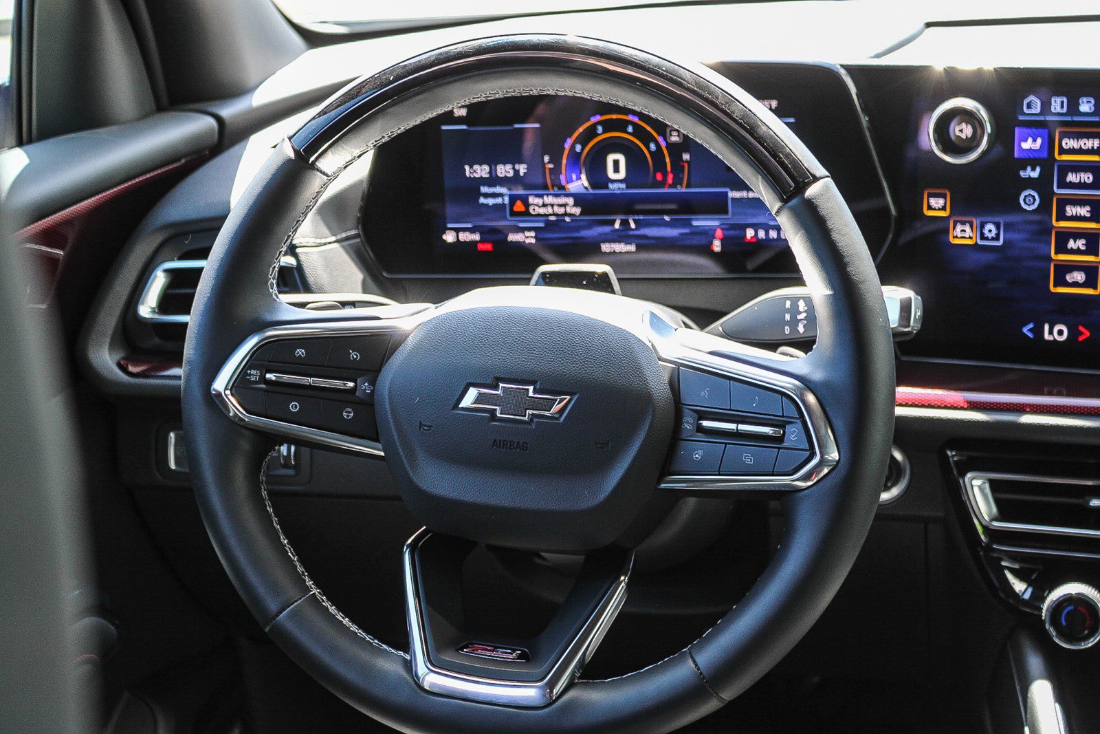Used 2025 Chevrolet Traverse Z71 w/ Enhanced Driving Package AWD/4WD image 18