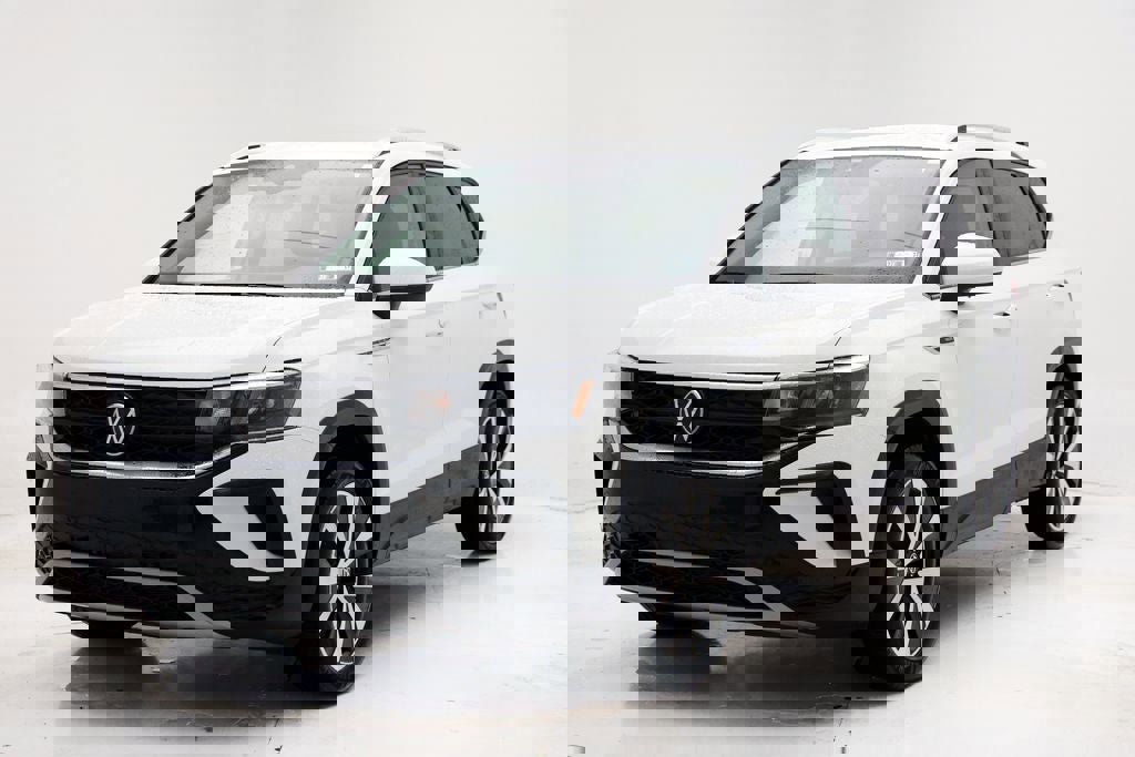 Used 2024 Volkswagen Taos SE video 2