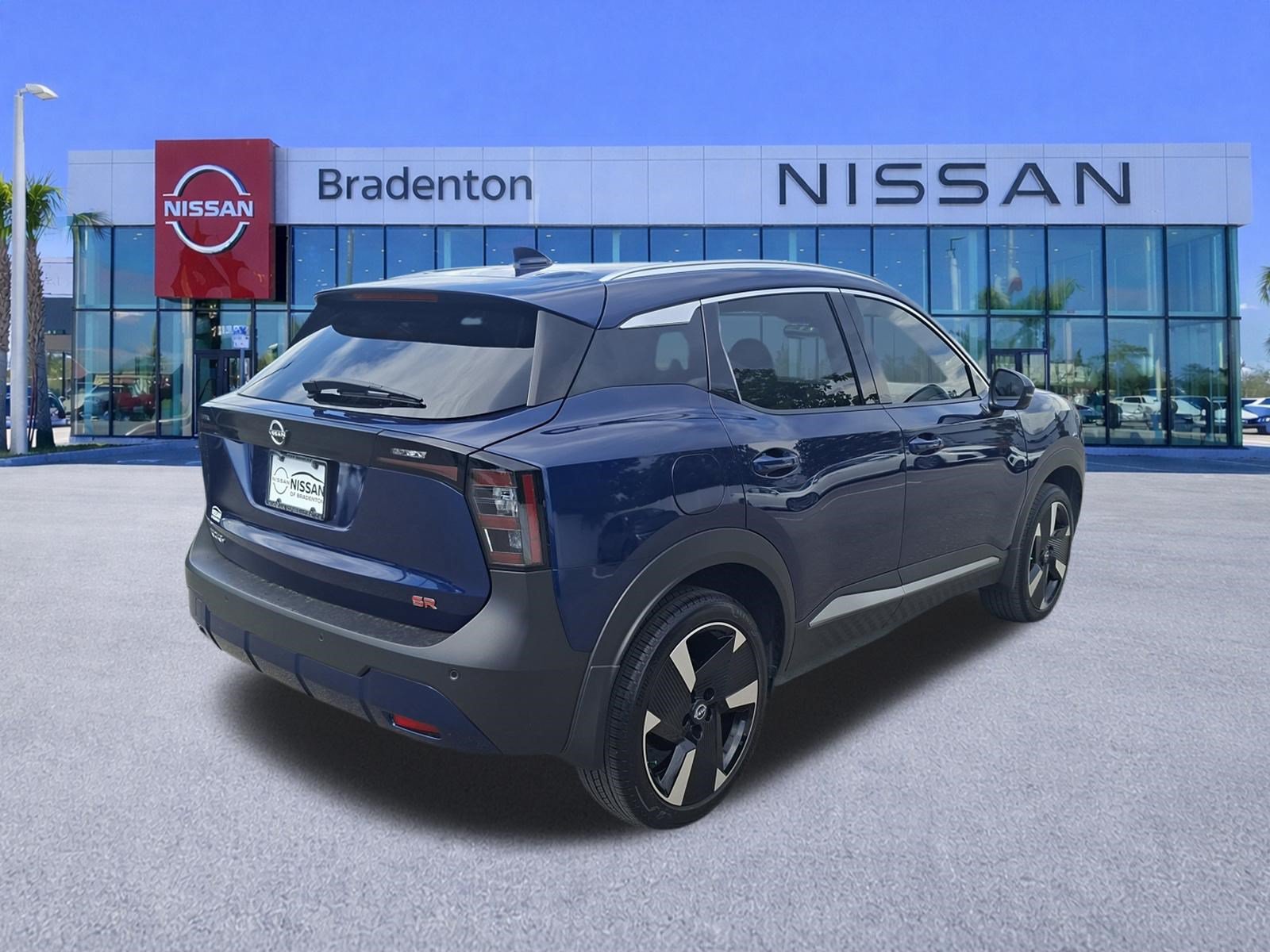 Certified 2025 Nissan Kicks SR FWD image 5