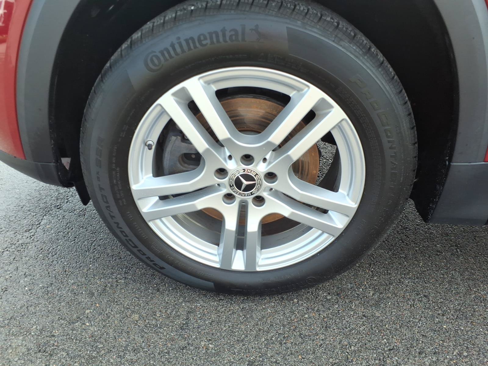 Used 2020 Mercedes-Benz GLB 250 4MATIC w/ Premium Package image 9