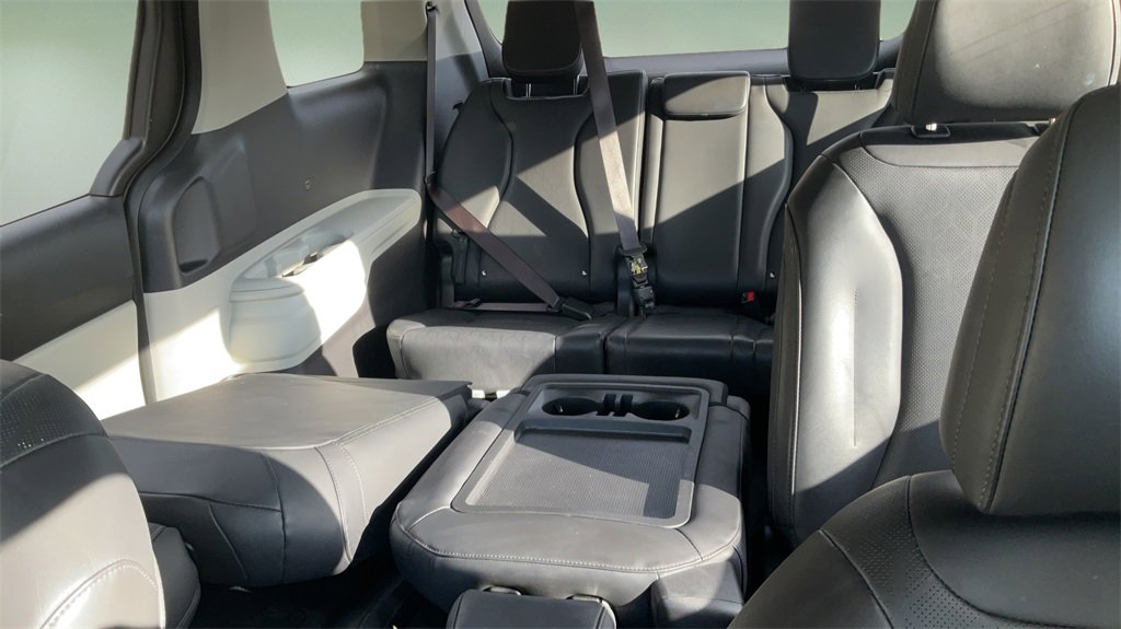 Used 2024 Kia Carnival LX image 11