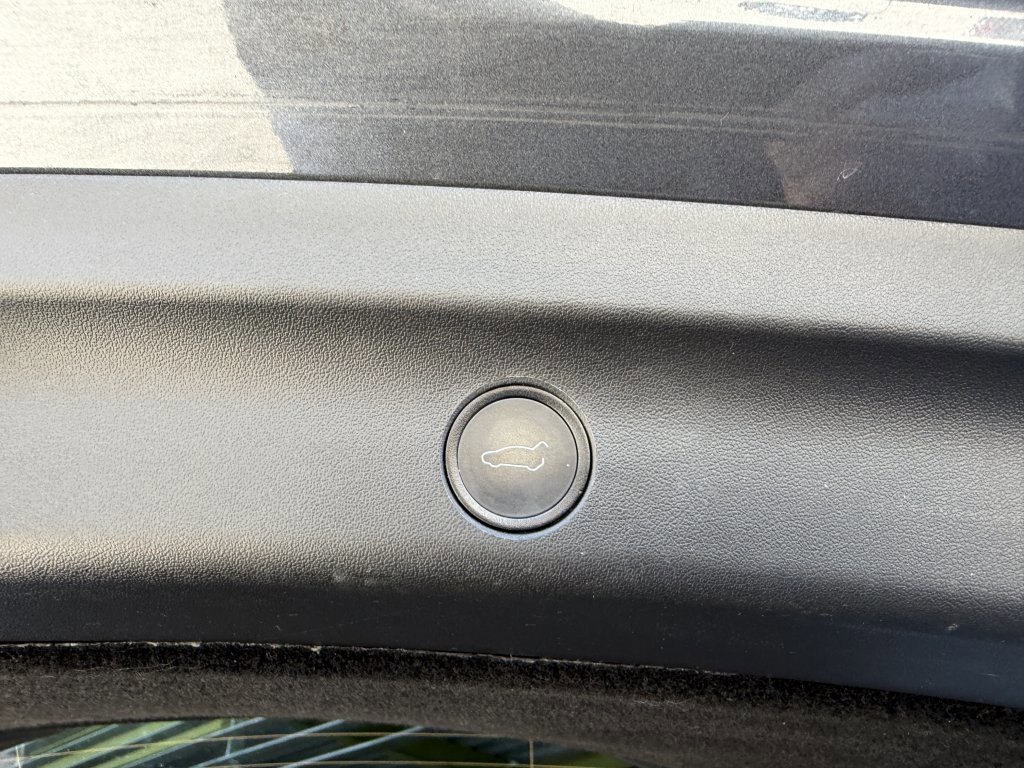 Used 2020 Tesla Model Y Long Range image 37