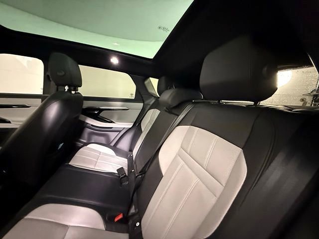 Used 2022 Land Rover Range Rover Evoque R-Dynamic SE image 16