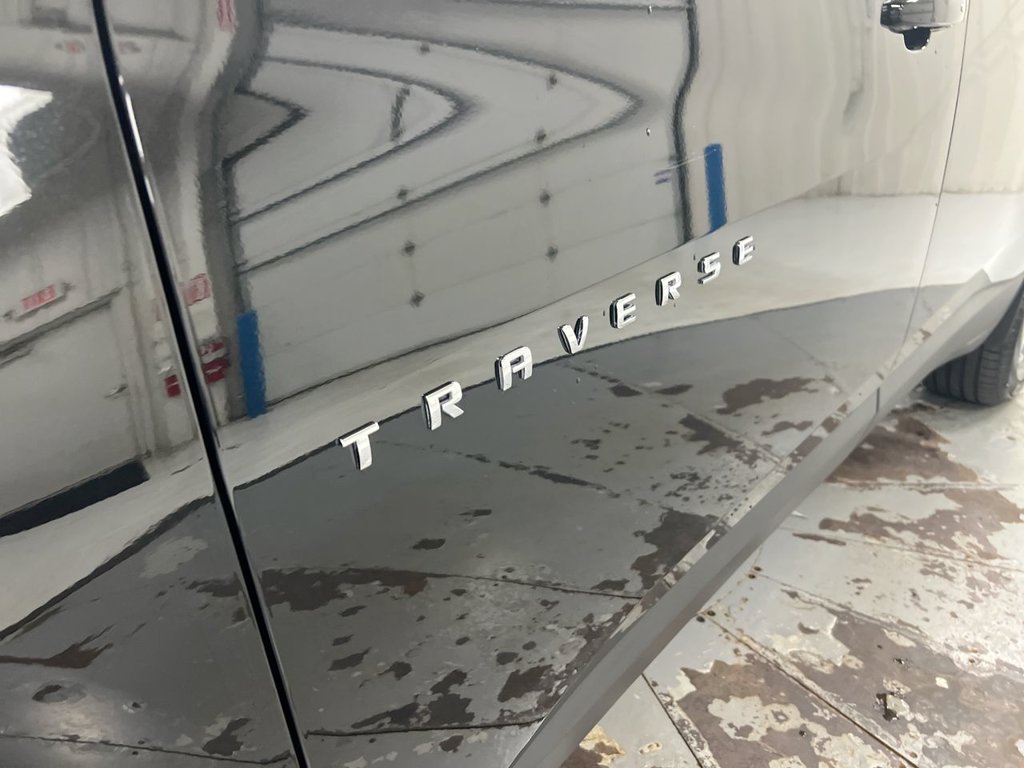 Used 2022 Chevrolet Traverse LT FWD image 26