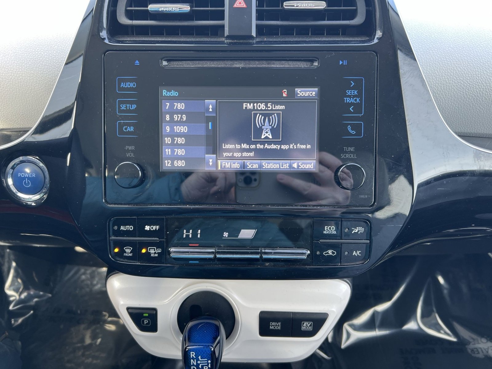 Used 2017 Toyota Prius Two image 17