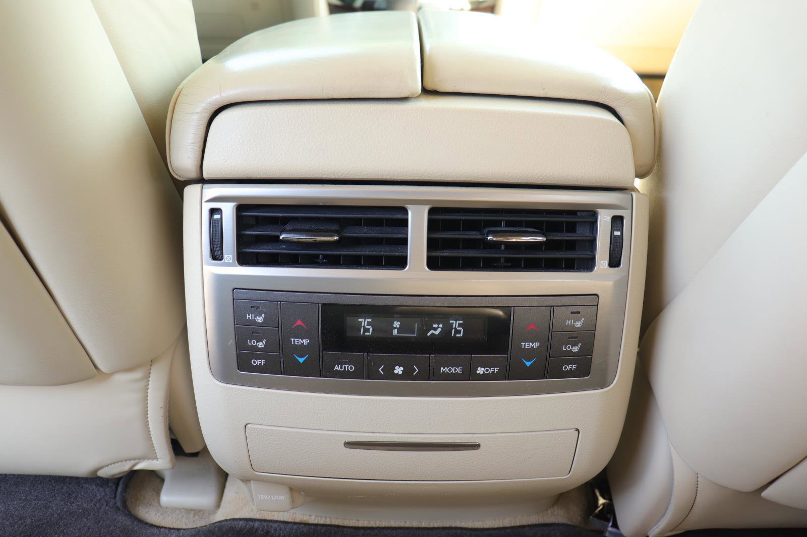 Used 2013 Lexus LX 570 4WD w/ Luxury Pkg image 25