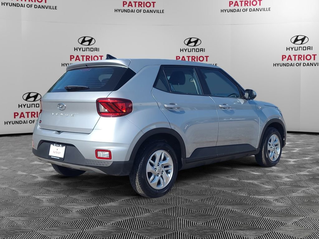 Used 2022 Hyundai Venue SE w/ Cargo Package FWD image 3