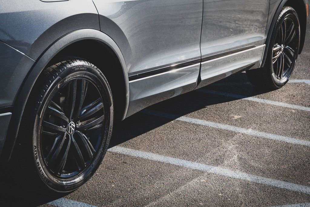 Used 2022 Volkswagen Tiguan SE R-Line image 27