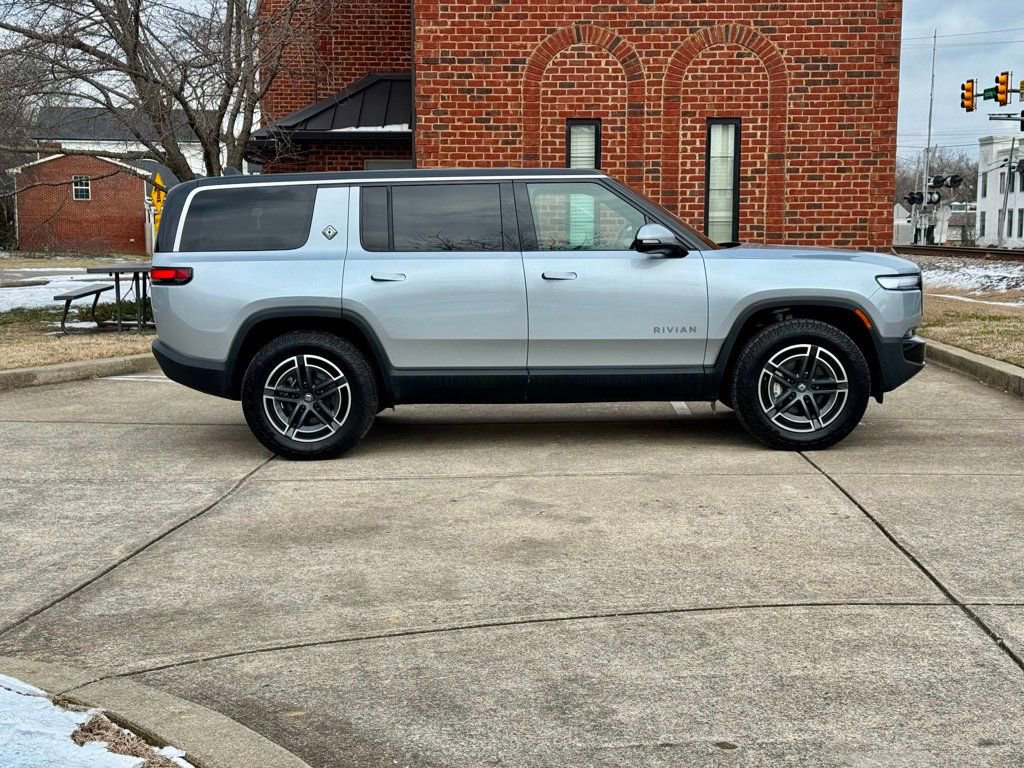 Used 2026 Rivian R1S Adventure image 4