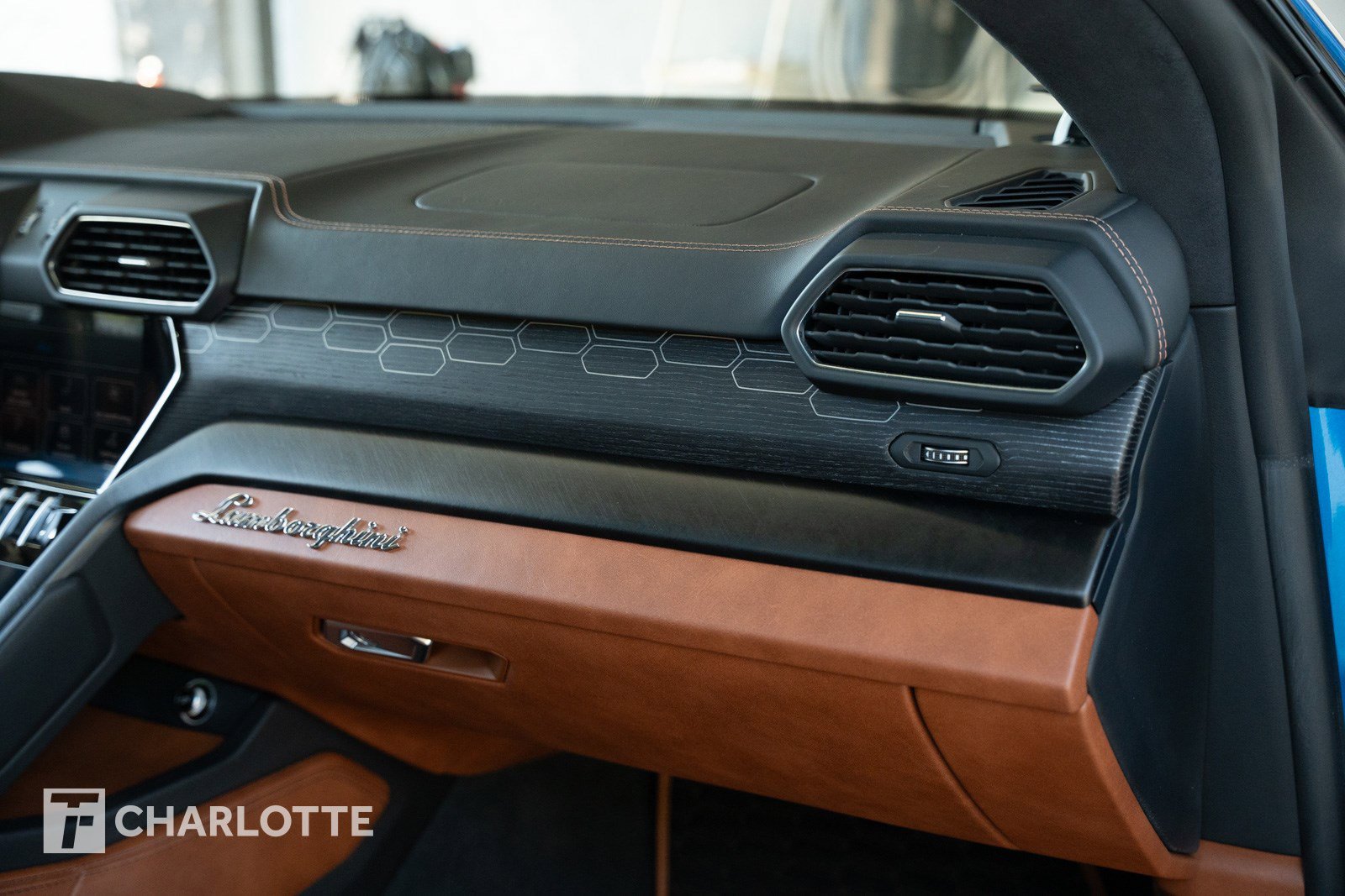 Used 2021 Lamborghini Urus image 32