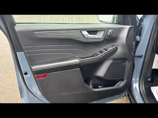 Certified 2023 Ford Escape Platinum AWD/4WD image 9