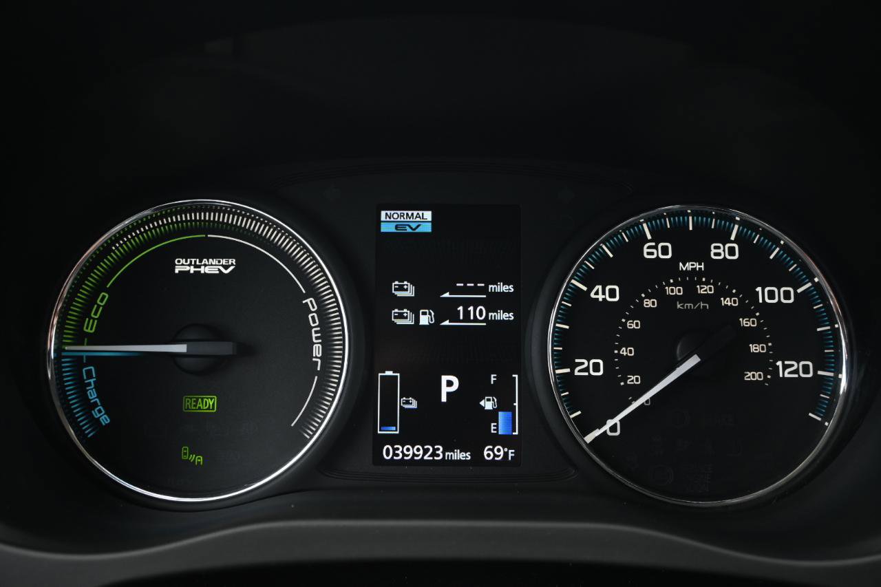 Used 2018 Mitsubishi Outlander SEL AWD/4WD image 31
