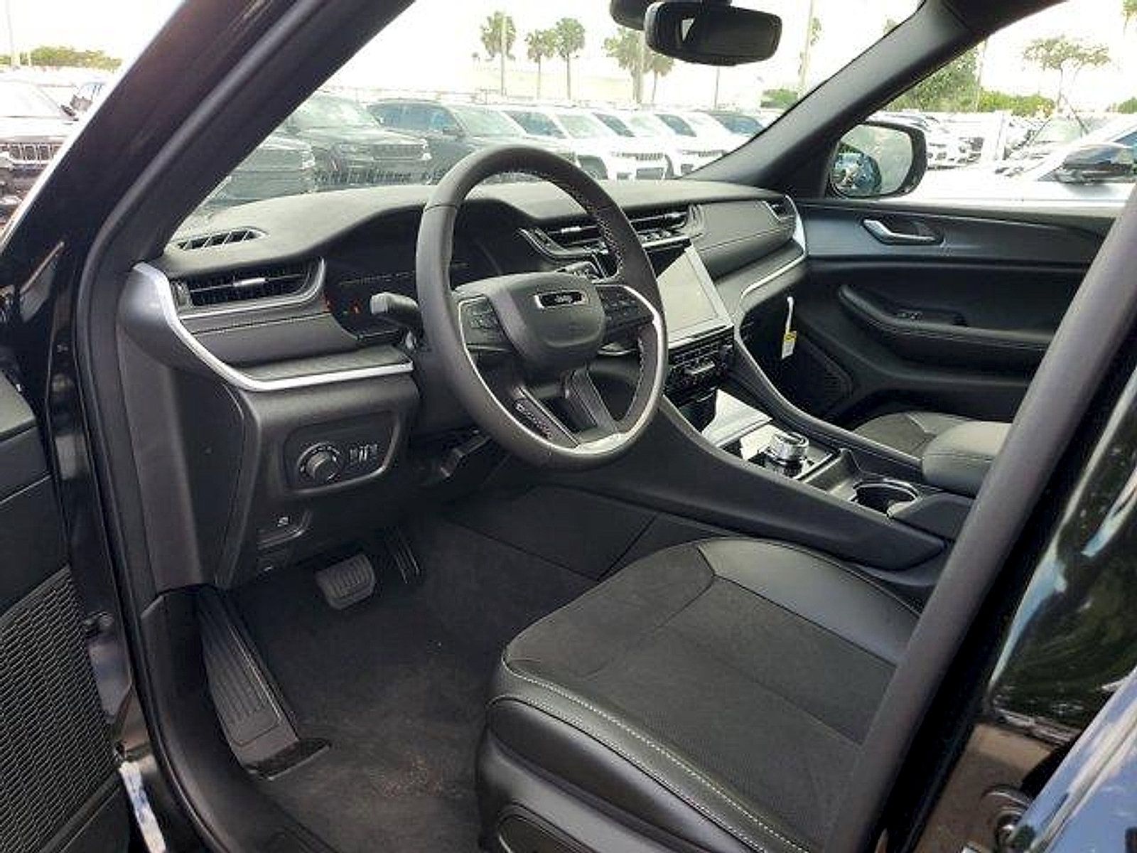 New 2024 Jeep Grand Cherokee L Altitude RWD image 8