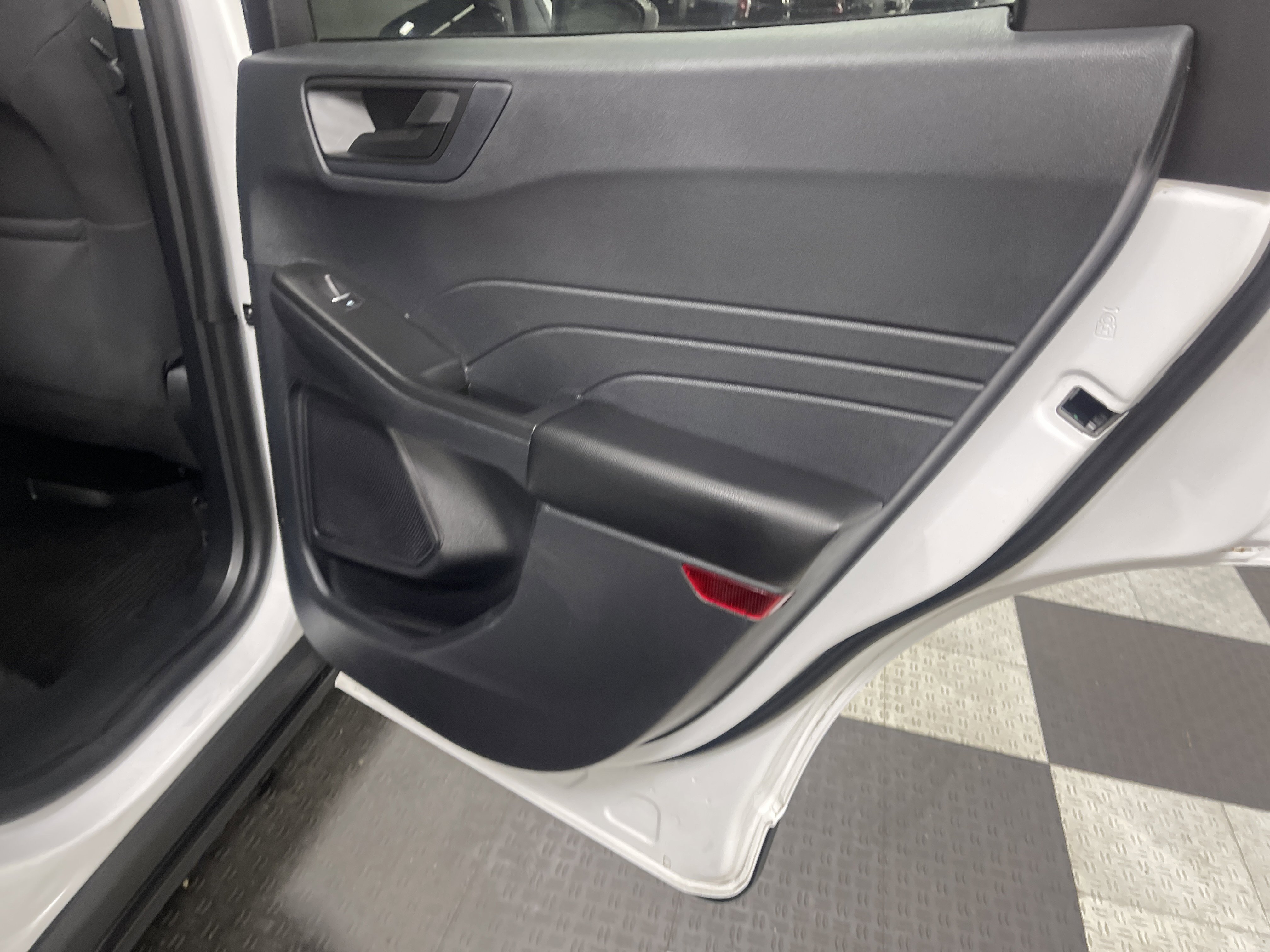 Used 2022 Ford Escape SE w/ SE Sport Appearance Package image 19