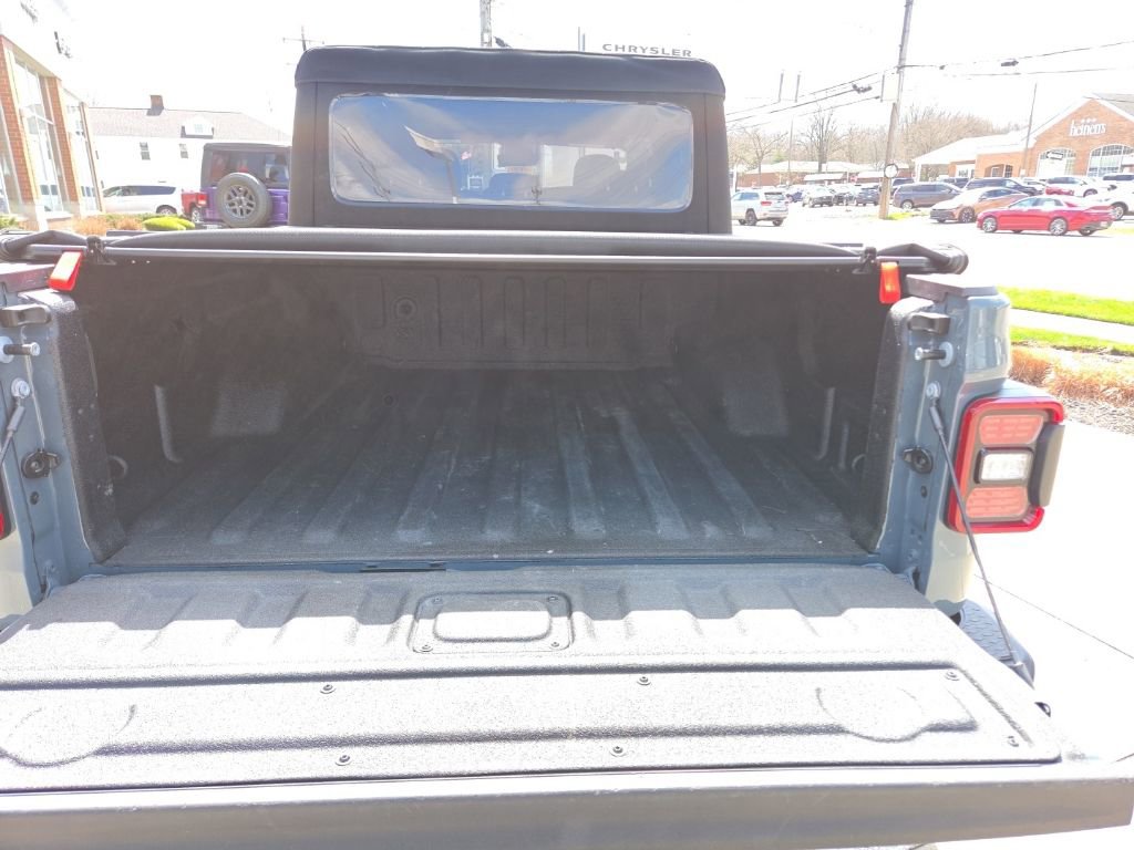 Certified 2024 Jeep Gladiator Sport AWD/4WD image 15