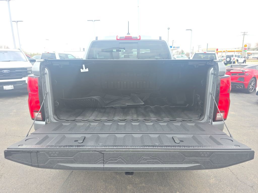 Used 2024 Chevrolet Colorado ZR2 w/ Technology Package AWD/4WD image 12