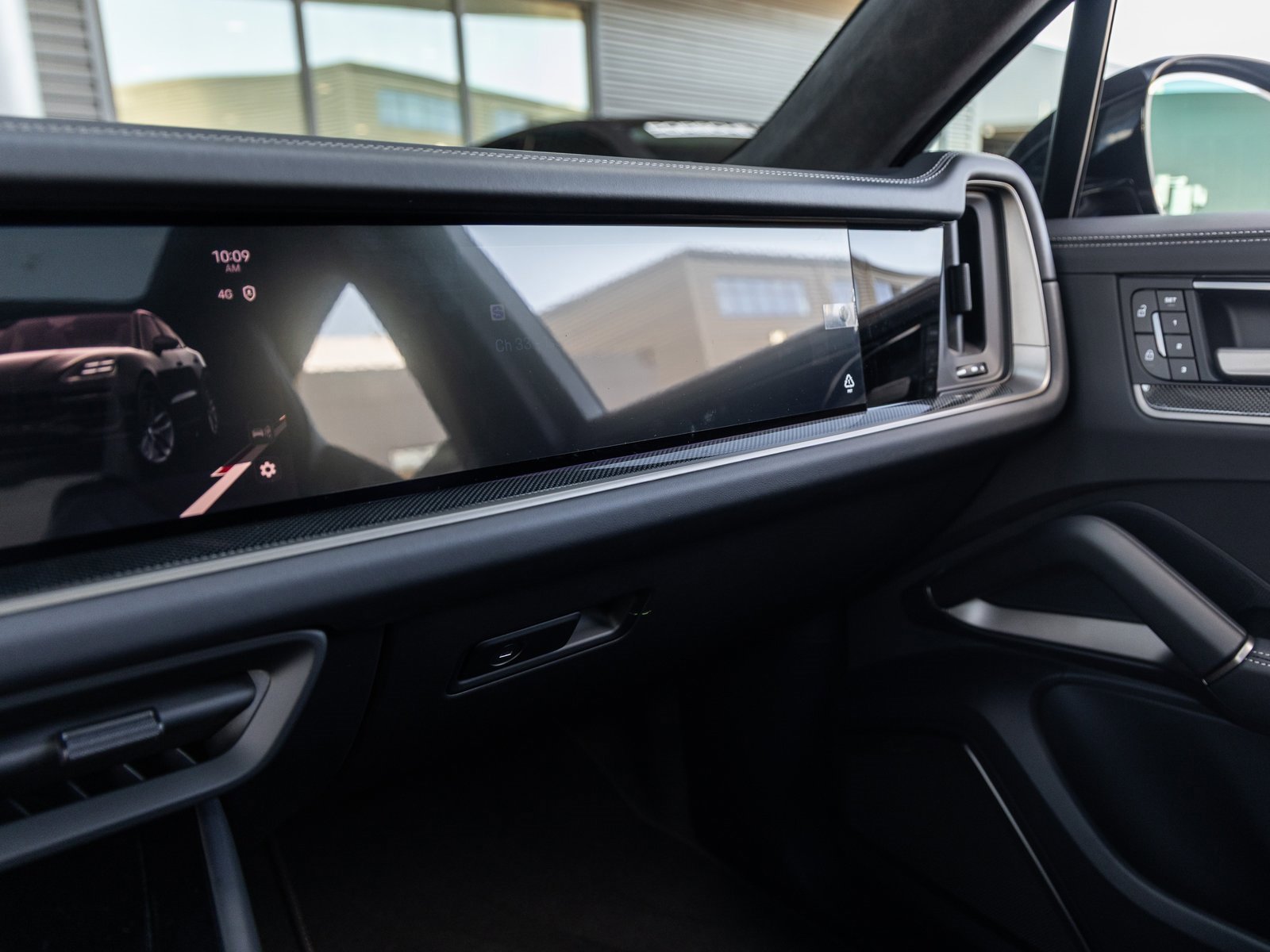 New 2026 Porsche Cayenne Turbo image 34