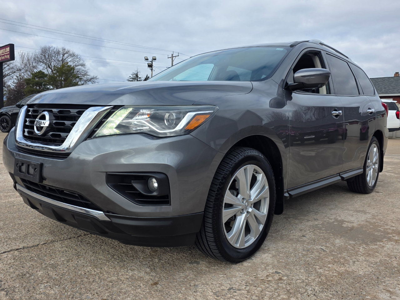Used 2018 Nissan Pathfinder SL w/ SL Premium Package image 2