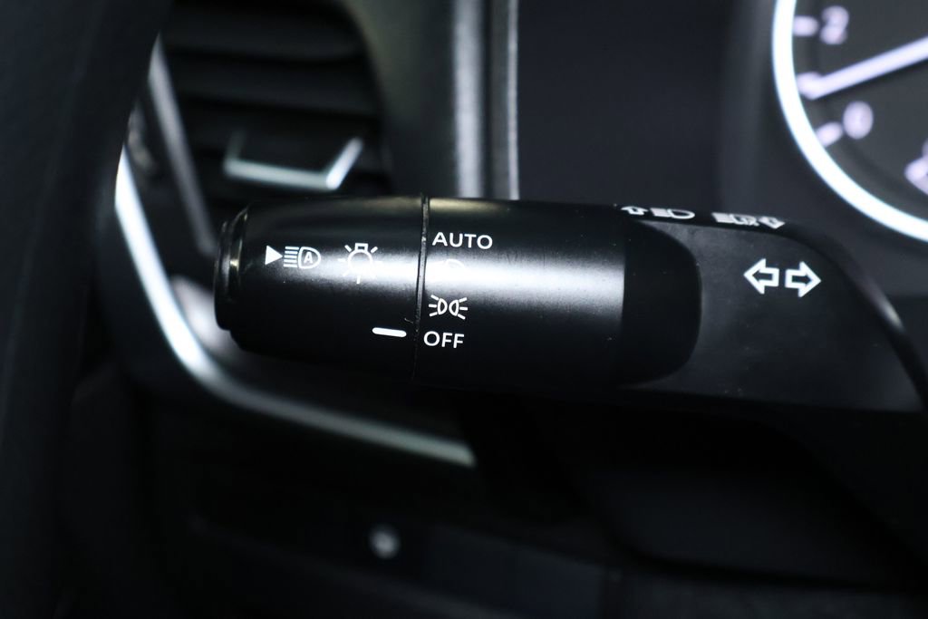 Used 2024 Nissan Rogue SV image 25