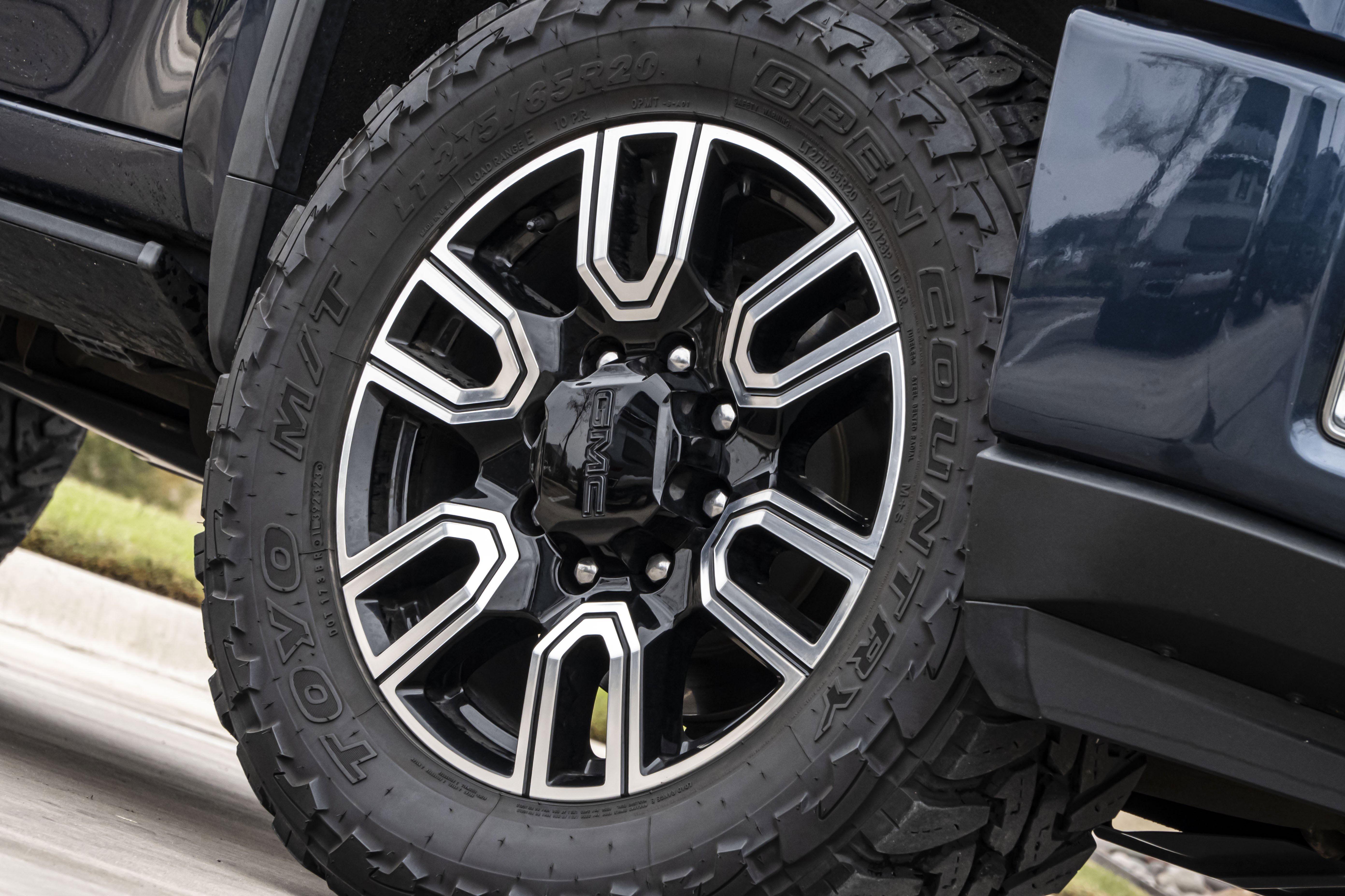 Used 2020 GMC Sierra 3500 AT4 w/ Technology Package image 10