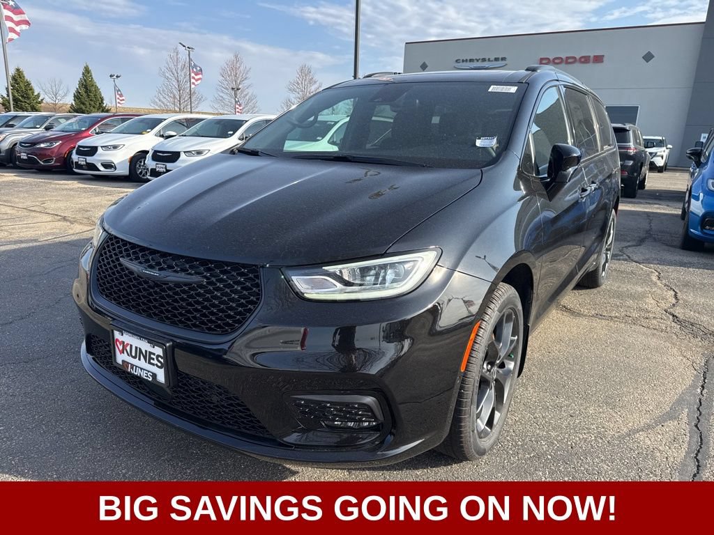 New 2026 Chrysler Pacifica Select w/ S Appearance Package AWD/4WD image 8