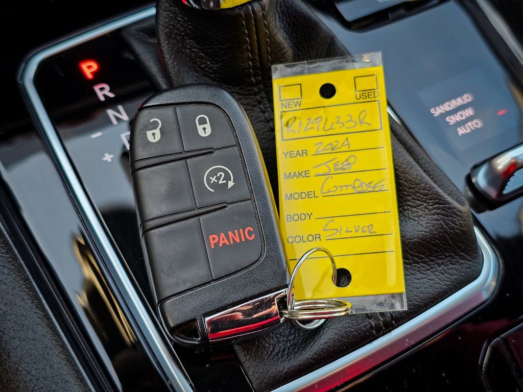 Used 2024 Jeep Compass Latitude image 35
