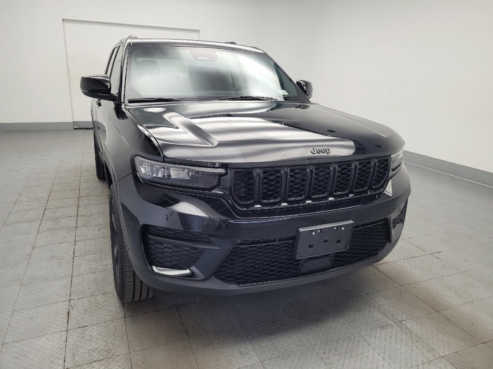 Used 2023 Jeep Grand Cherokee Altitude AWD/4WD image 14