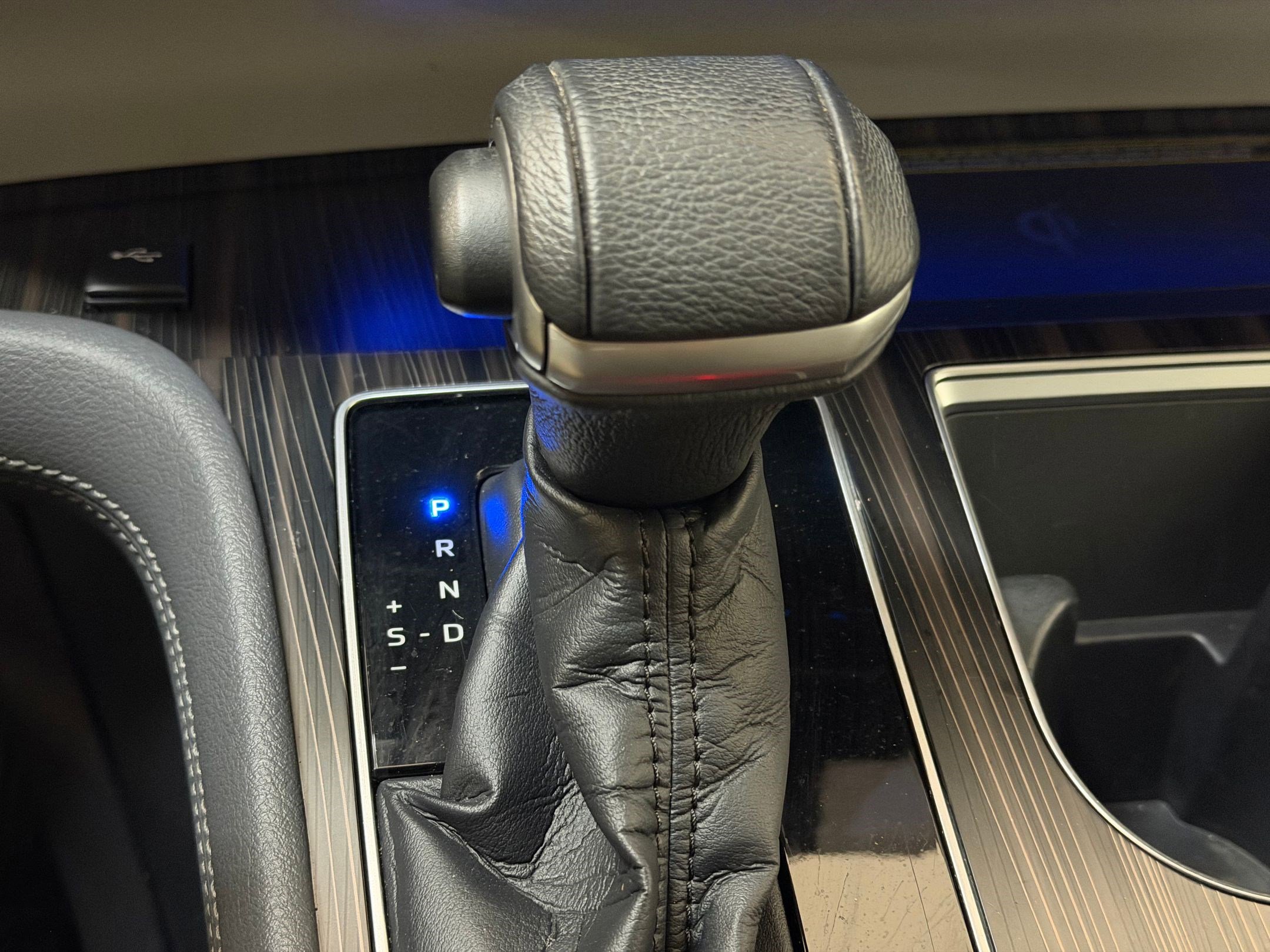 Used 2021 Toyota Sienna Limited image 17