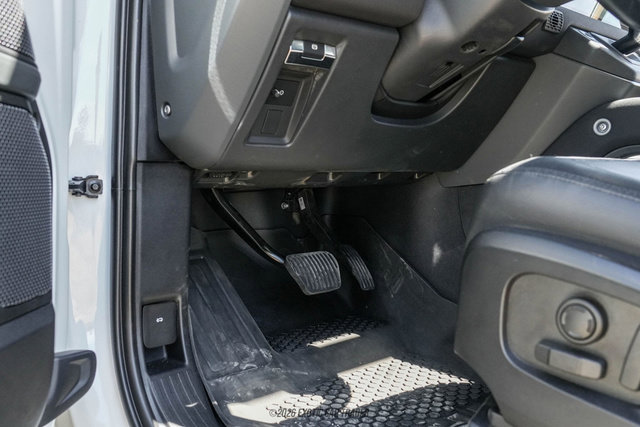 Used 2023 Land Rover Defender 90 X-Dynamic SE image 79