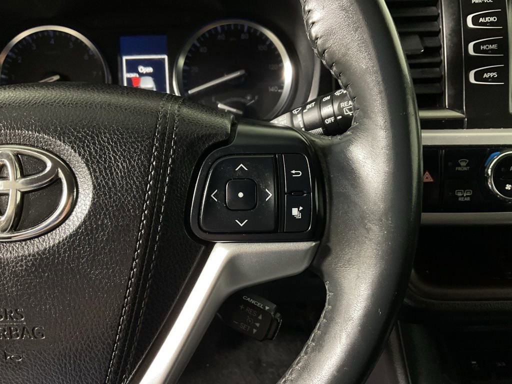Used 2016 Toyota Highlander XLE image 25