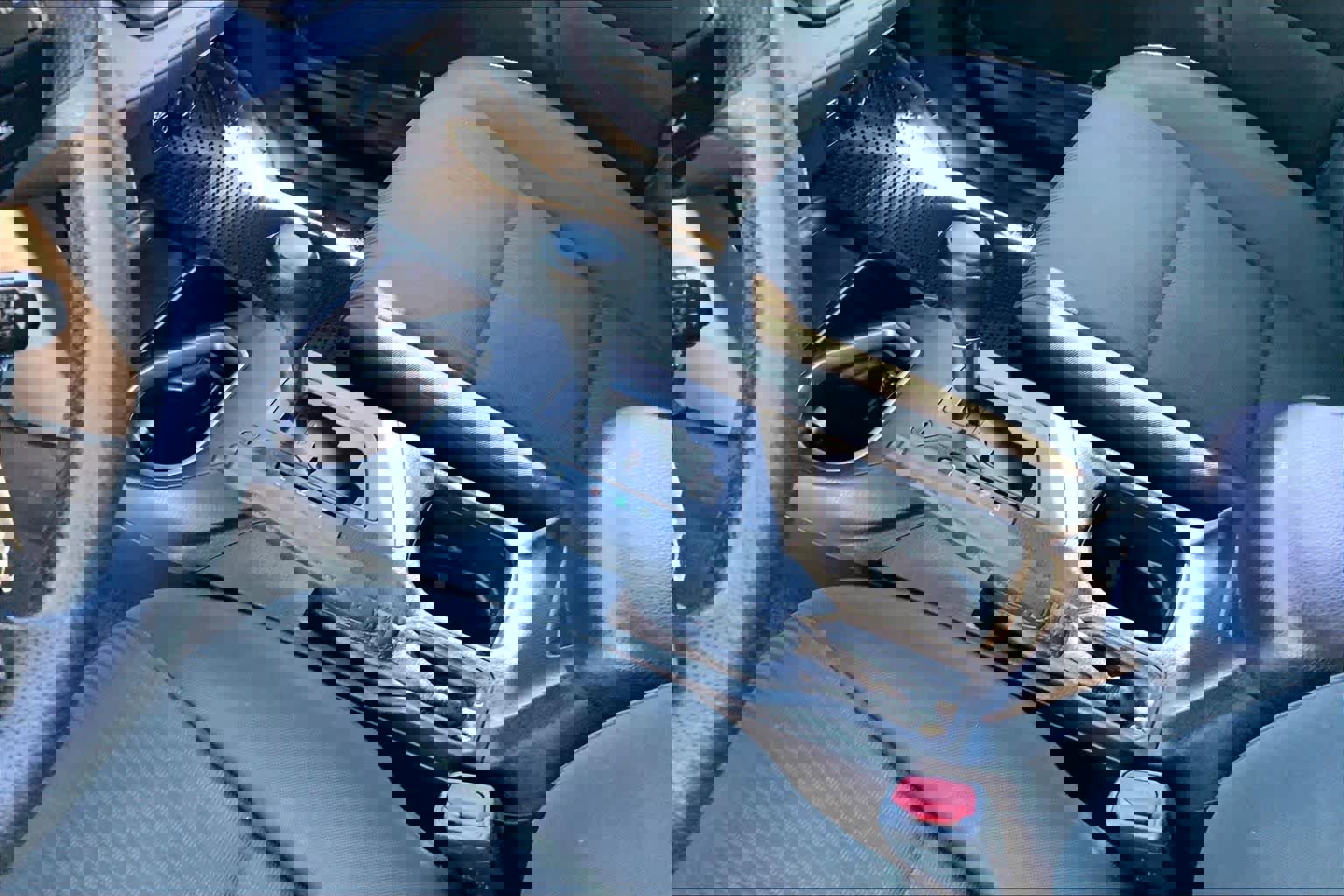 Used 2017 Toyota RAV4 LE image 15