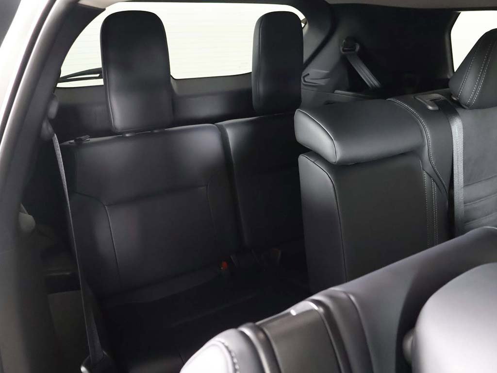 New 2025 Mitsubishi Outlander SE image 41