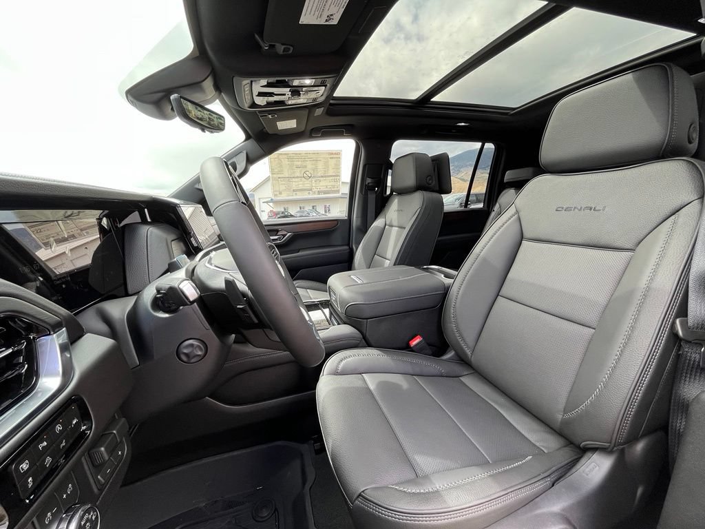 New 2026 GMC Yukon XL Denali w/ Denali Reserve Package AWD/4WD image 9