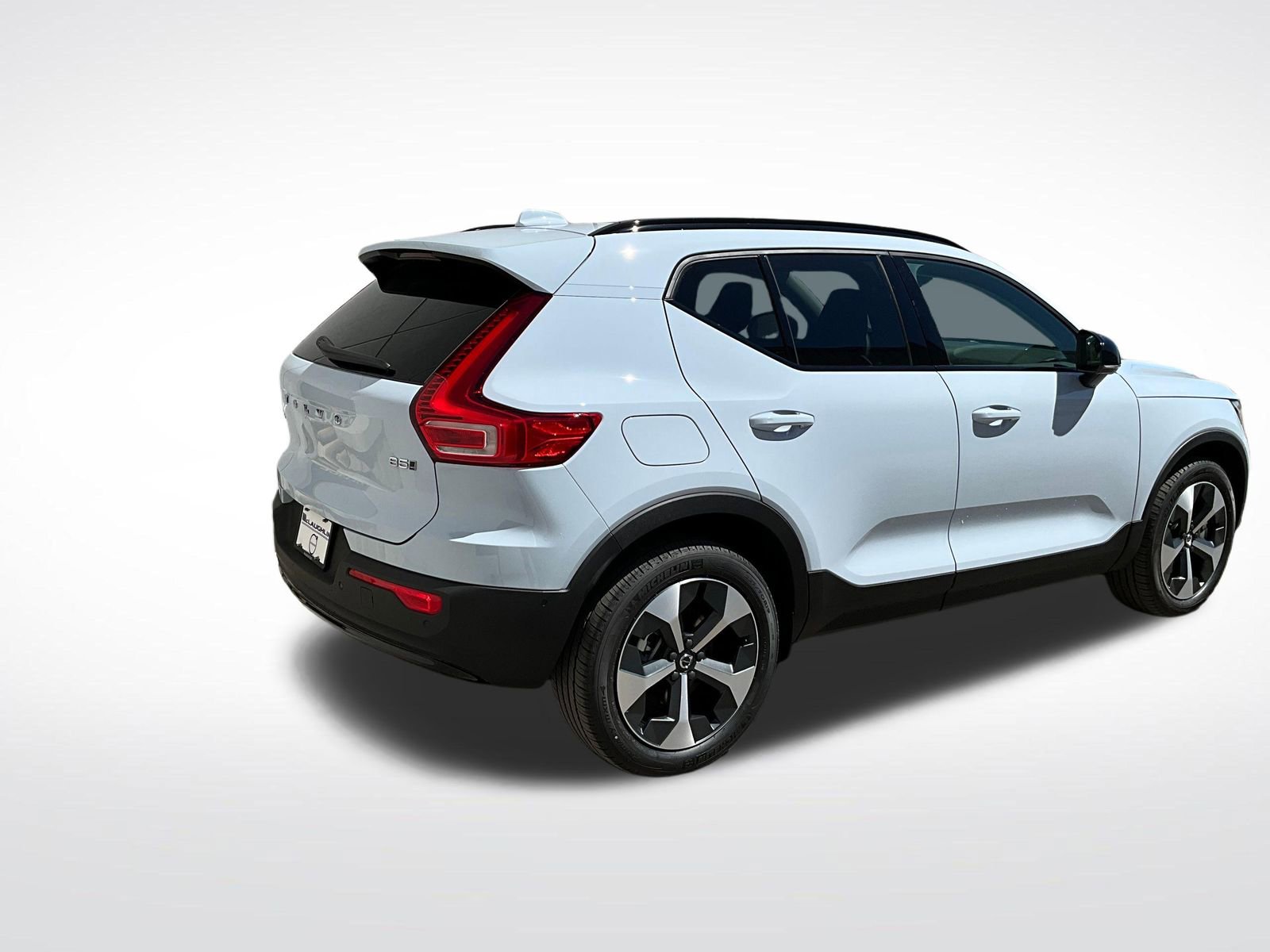 New 2026 Volvo XC40 B5 Plus w/ Climate Package AWD/4WD image 5