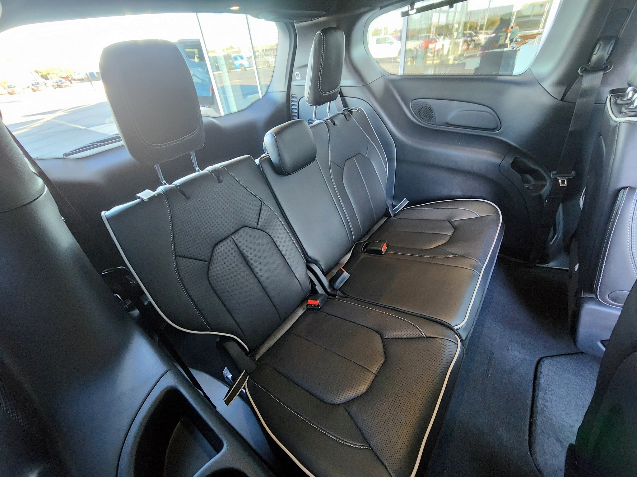 New 2027 Chrysler Pacifica Limited FWD image 40