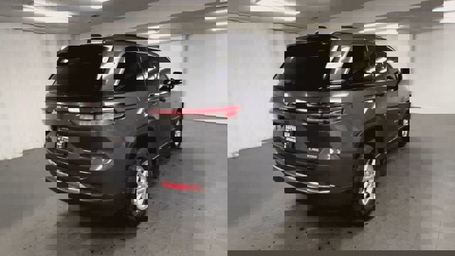 Used 2024 Jeep Grand Cherokee Laredo image 8