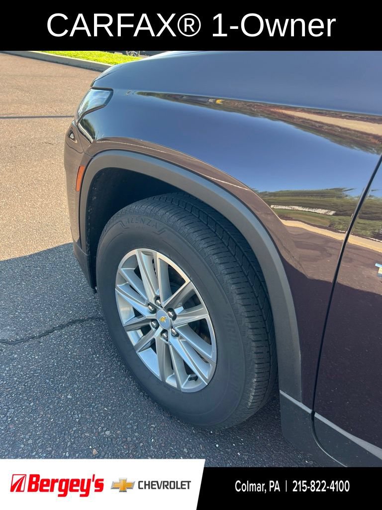 Used 2023 Chevrolet Traverse LT FWD image 3